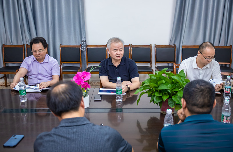 鯤鵬展翅同風(fēng)起，扶搖直上九萬里--記邵陽市副市長蔣偉到華龍中學(xué)視察