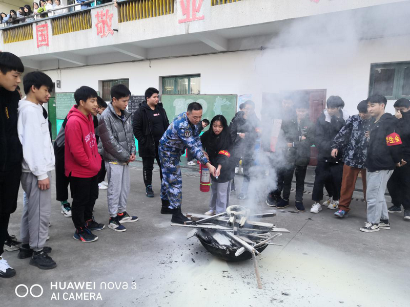 邵陽市華龍中學,邵陽中學教育,高中教育,師資雄厚,名優(yōu)教師