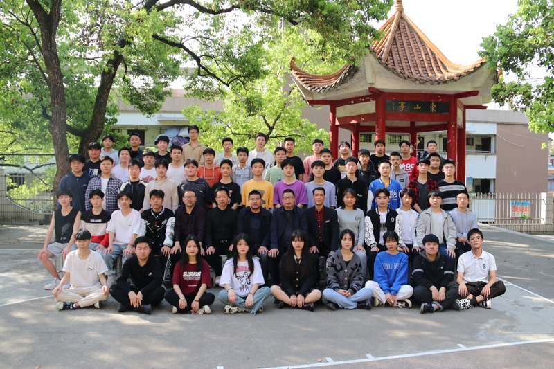 邵陽市華龍中學,邵陽中學教育,高中教育,師資雄厚,名優(yōu)教師 邵陽市華龍中學,邵陽中學教育,高中教育,師資雄厚,名優(yōu)教師